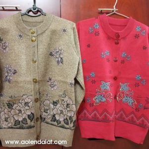 Áo khoác len hoạ tiết bông cho bà