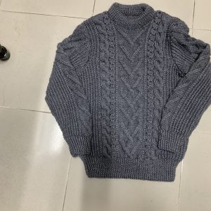 Áo len đan tay cổ tròn màu xám lông chuột